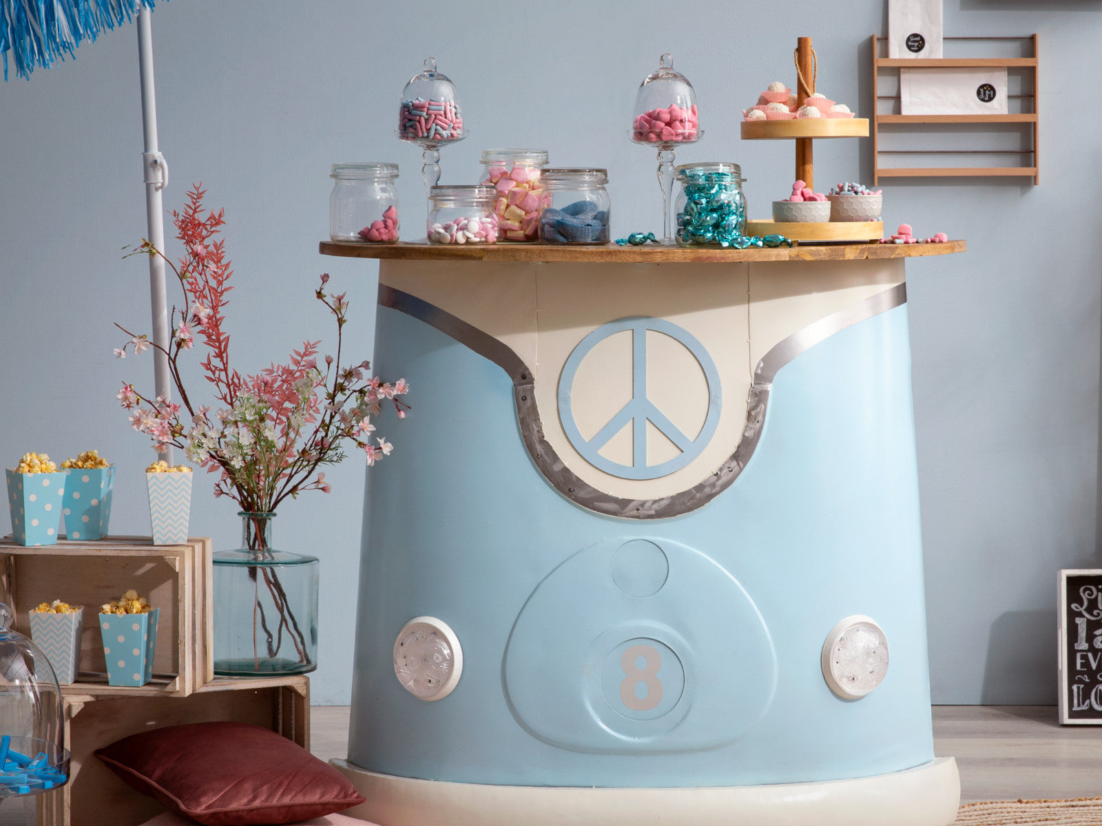 Vintage car-inspired counter