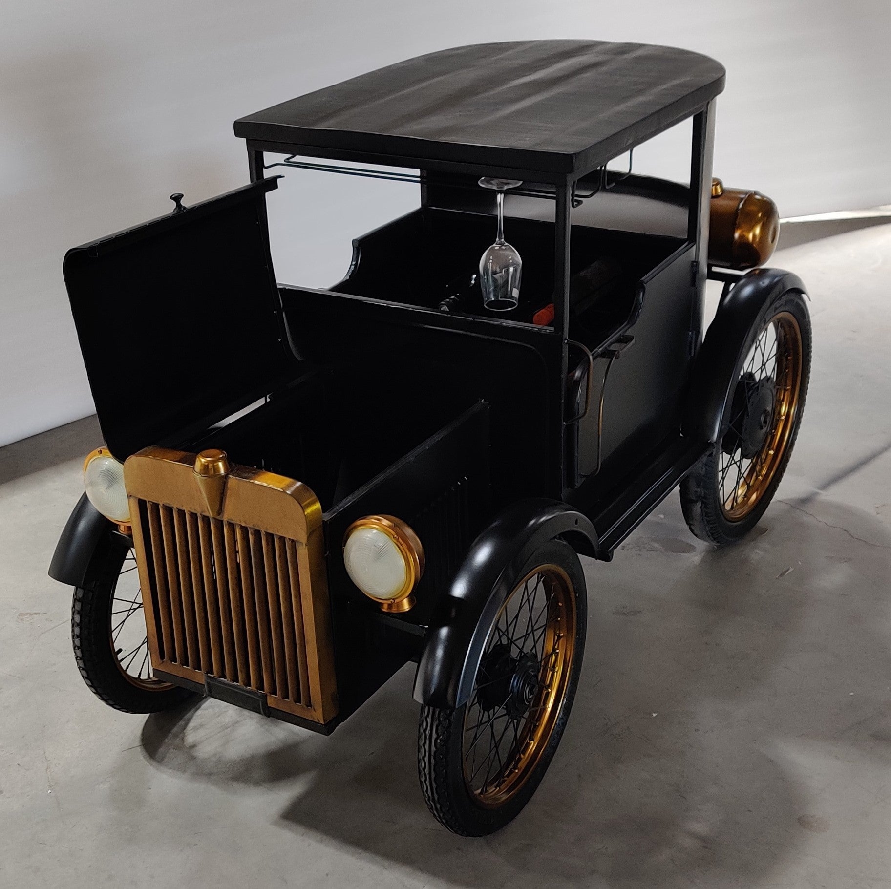 Bar counter designed like an antique car with large wheels